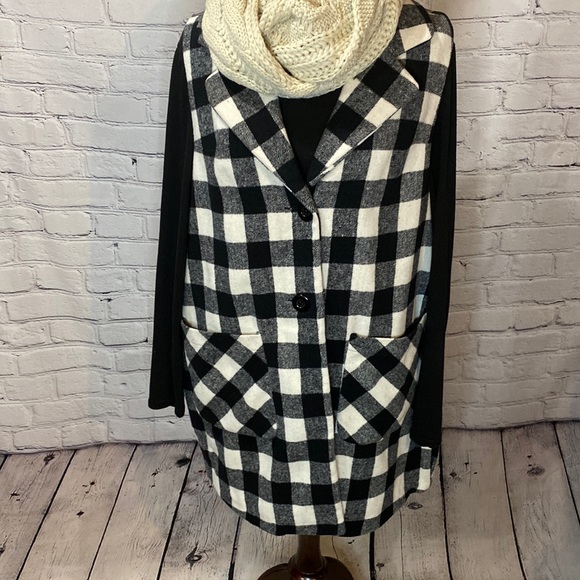 Black and white Buffalo 🦬 Plaid long vest - Picture 2 of 10